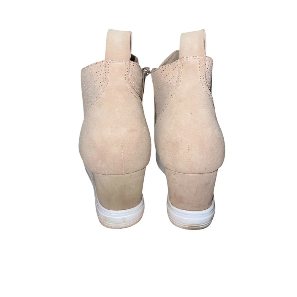Women Beige Perforated Wedge Sneakers Booties Hidden‎ Heel Side Zip Size 8
